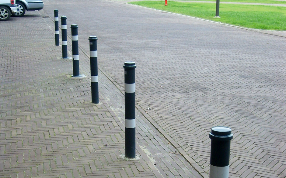 Traffic barrier pole steel