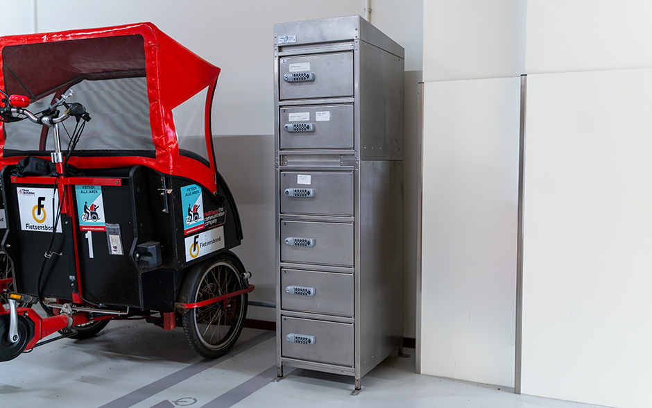 E-lokk charging bays